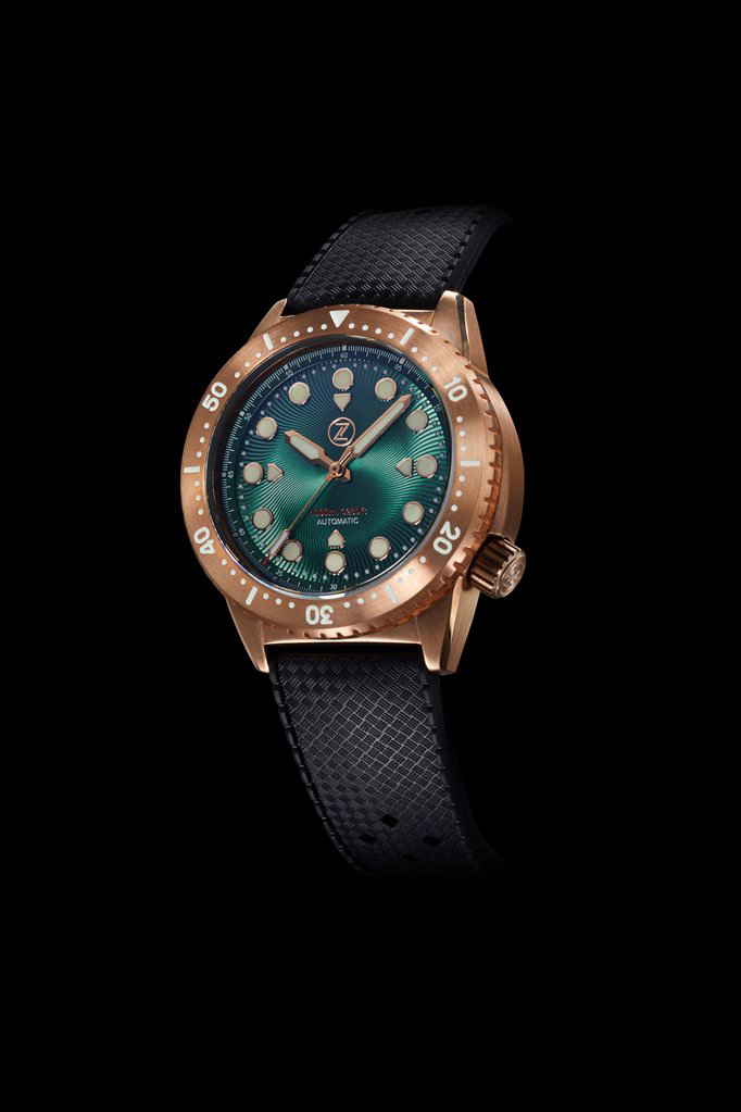 Zelos / Great White / 1000M Bronze / Emerald Green